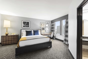 Penthouse Suite, 1 King Bed with Fireplace (Water View)