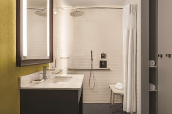 Room, 2 Queen Beds, Accessible (Mobility & Hearing, Roll-in Shower)