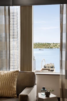 Penthouse Suite, 1 King Bed with Fireplace (Water View)