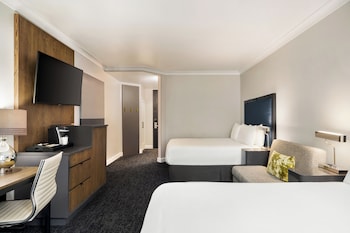 Room, 2 Queen Beds (Water View)