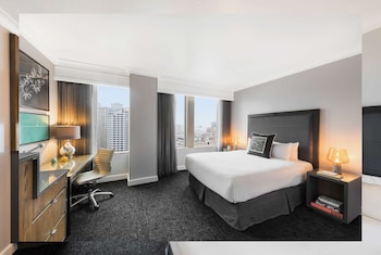 Room, 1 King Bed with Sofa bed (Skyline View)