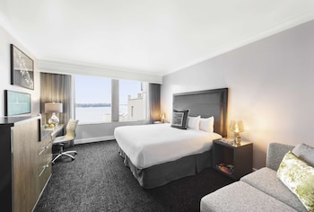 Room, 1 King Bed (Water View)