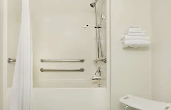 Room, 1 Queen Bed, Accessible, Non Smoking (Mobility,Hearing,Tub w/Grab Bars)