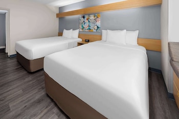 Room, 2 Queen Beds, Non Smoking