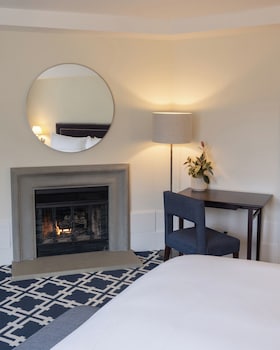 Deluxe Room, 1 King Bed, Fireplace