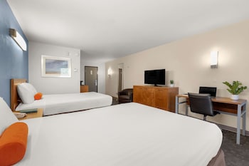Two Queens Deluxe Room