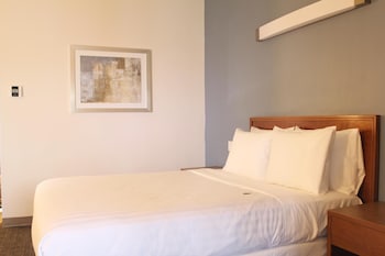 Single Queen Deluxe Room