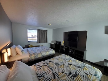 Deluxe Room, 2 Double Beds, Non Smoking, Refrigerator & Microwave