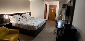 Deluxe Room, 1 King Bed, Non Smoking, Refrigerator & Microwave