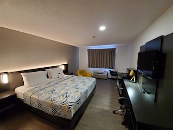 Deluxe Room, 1 Queen Bed, Non Smoking, Refrigerator & Microwave