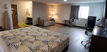 Deluxe Suite, 1 King Bed, Non Smoking, Refrigerator & Microwave