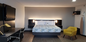 Deluxe Suite, 1 King Bed, Non Smoking, Refrigerator & Microwave
