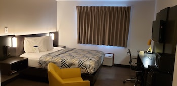 Deluxe Room, 1 Queen Bed, Accessible, Non Smoking