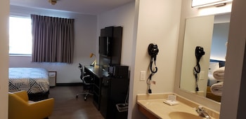 Deluxe Room, 1 Queen Bed, Accessible, Non Smoking