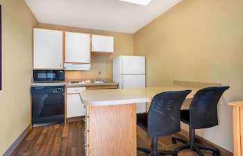 Deluxe Studio, 1 Queen Bed with Sofa bed, Accessible, Non Smoking