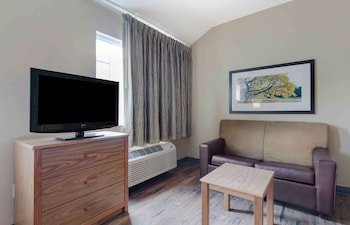 Deluxe Studio, 1 Queen Bed with Sofa bed, Accessible, Non Smoking