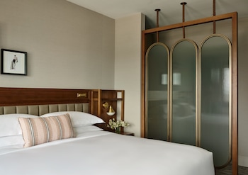 Junior Suite, 1 King Bed, Roll-in Shower (Mobility, Roll-In Shower)
