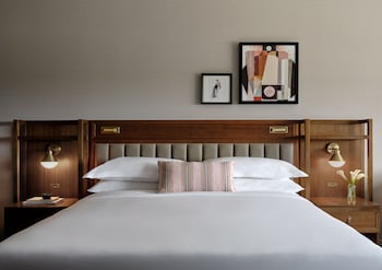 Junior Suite, 1 King Bed, Roll-in Shower (Mobility, Roll-In Shower)