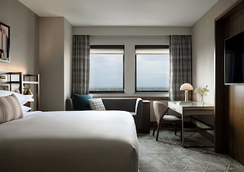 Classic Room, 1 King Bed, Club Lounge Access