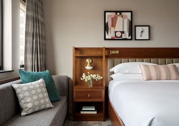 Classic Room, 1 King Bed, Club Lounge Access