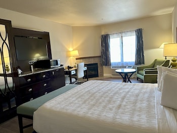 Junior Suite, 1 King Bed, Non Smoking, Jetted Tub