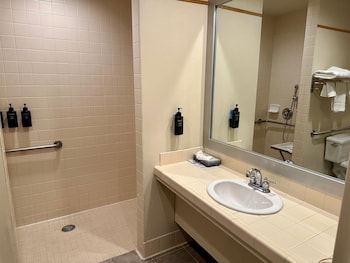 Room, 2 Queen Beds, Accessible, Non Smoking (Mobility/hearing, Roll-in Shower)