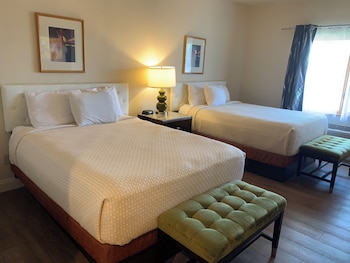 Deluxe Room, 2 Queen Beds, Non Smoking