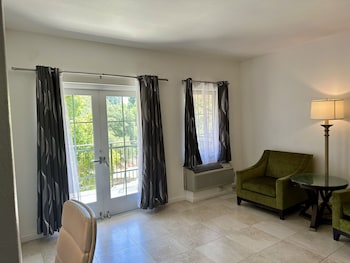Suite, 1 King Bed, Non Smoking, Jetted Tub (Balcony)