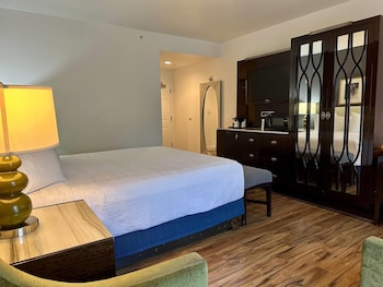 Room, 1 King Bed, Non Smoking, Balcony