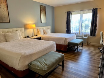 Room, 2 Queen Beds, Accessible, Non Smoking (Mobility/hearing, Roll-in Shower)