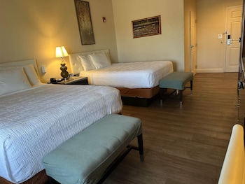 Deluxe Room, 2 Queen Beds, Non Smoking