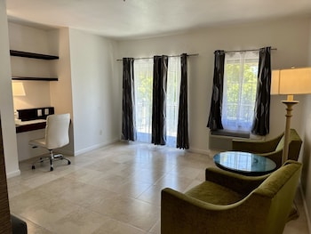 Suite, 1 King Bed, Non Smoking, Jetted Tub (Balcony)