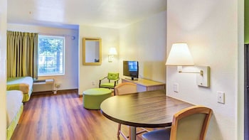 Deluxe Room, 2 Queen Beds, Non Smoking, Refrigerator
