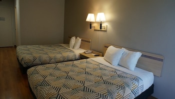 Deluxe Room, 2 Queen Beds, Non Smoking, Refrigerator