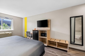 Standard Room, 1 King Bed