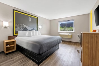 Standard Room, 1 King Bed