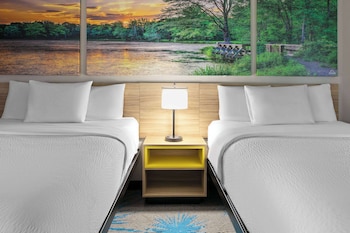 Room, 2 Queen Beds, Non Smoking