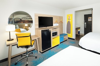 Room, 2 Queen Beds, Non Smoking