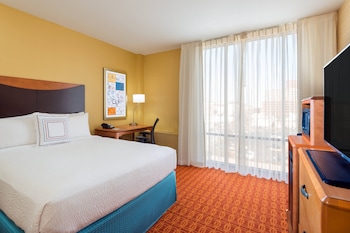 Room, 1 King Bed, Hearing Accessible (Roll-in Shower)