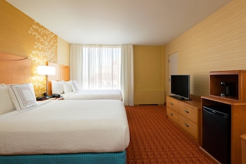 Room, 2 Queen Beds, Hearing Accessible (Roll-in Shower)