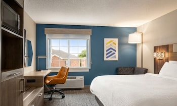 Standard Room, 1 Queen Bed, Accessible Bathtub (Communications, Mobility)