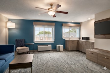 Suite, 1 King Bed (Wet Bar)