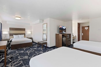 Standard Room, Multiple Beds, Non Smoking, Refrigerator & Microwave