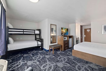 Standard Room, Multiple Beds, Non Smoking, Refrigerator & Microwave (Larger Room)