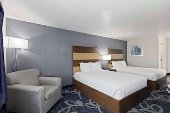 Standard Room, 2 Queen Beds, Non Smoking, Refrigerator & Microwave