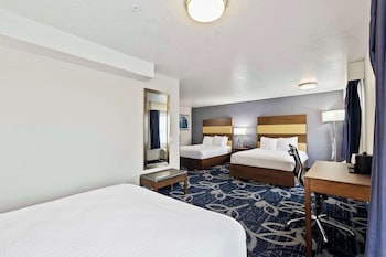 Standard Room, Multiple Beds, Non Smoking, Refrigerator & Microwave