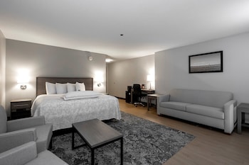 Premium Room, 1 King Bed, Accessible, Poolside (Upgraded Bedding & Snack, Smoke Free)