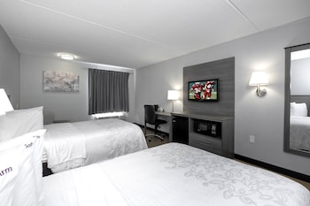 Deluxe Room, 2 Double Beds (Poolside, Smoke Free)