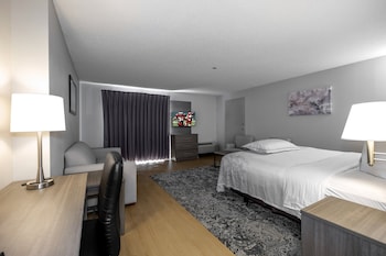Premium Room, 1 King Bed, Accessible, Poolside (Upgraded Bedding & Snack, Smoke Free)