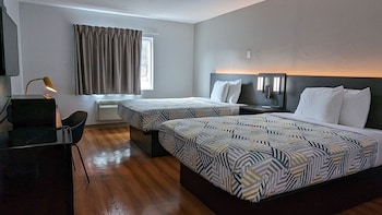 Deluxe Room, 2 Queen Beds, Non Smoking, Refrigerator & Microwave